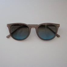 画像をギャラリービューアに読み込む, 670 MILKY GRAY SUNGLASSES/ BROWNレンズ|chachow eyewear(チャコールアイウェア)