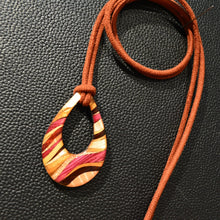 画像をギャラリービューアに読み込む, ペンダント 楕円 白|曲寄木 JuJu(マガリヨセギ ジュジュ)