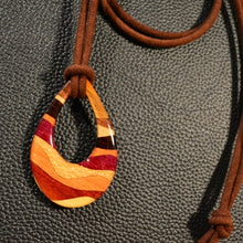 画像をギャラリービューアに読み込む, ペンダント 楕円 赤|曲寄木 JuJu(マガリヨセギ ジュジュ)