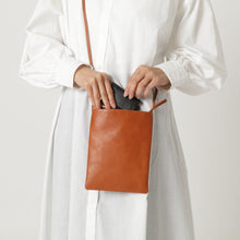 画像をギャラリービューアに読み込む, レザースマホ縦型ショルダー|leather laboratory( レザーラボラトリー)