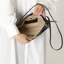 画像をギャラリービューアに読み込む, レザーBLACKサコッシュ|leather laboratory( レザーラボラトリー)