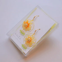 画像をギャラリービューアに読み込む, 向日葵とペリドット のピアス(イヤリング)|s.o.f.i. (ソフィー)