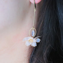 画像をギャラリービューアに読み込む, 桜とクォーツのピアス|s.o.f.i. (ソフィー)