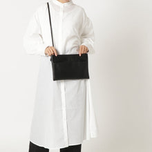 画像をギャラリービューアに読み込む, レザーBLACKサコッシュ|leather laboratory( レザーラボラトリー)