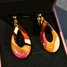 画像をギャラリービューアに読み込む, イヤリング 穴あき楕円 赤|曲寄木 JuJu(マガリヨセギ ジュジュ)