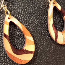画像をギャラリービューアに読み込む, イヤリング 穴あき楕円 茶|曲寄木 JuJu(マガリヨセギ ジュジュ)