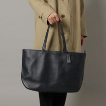 画像をギャラリービューアに読み込む, 【新入荷】防水レザートートバッグM|leather laboratory( レザーラボラトリー)