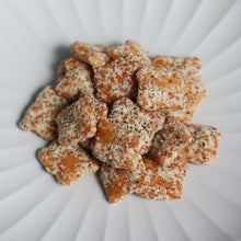 画像をギャラリービューアに読み込む, バジルモッツアレラチーズあられ(スタンドパック)|TSUKIGASE(ツキガセ)