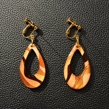画像をギャラリービューアに読み込む, イヤリング 穴あき楕円 茶|曲寄木 JuJu(マガリヨセギ ジュジュ)