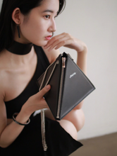 画像をギャラリービューアに読み込む, Triangle Bag|Martin Rychard(マーティン リチャード)