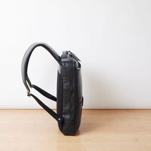 画像をギャラリービューアに読み込む, 防水レザー スリムビジネスリュック|leather laboratory( レザーラボラトリー)