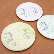 画像をギャラリービューアに読み込む, 缶バッジ ライオン|KISEN(キセン)