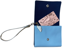 画像をギャラリービューアに読み込む, シナモロールハンドストラップ付ミニウォレット|Cuprum by ISHIWATA(クプラム バイ イシワタ)