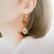 画像をギャラリービューアに読み込む, ホワイトスノーの雫 イヤリング/ピアス|Apila(アピラ)