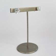 画像をギャラリービューアに読み込む, キューブクリスタルデュオピアス|Kaava HELMI(カーヴァヘルミ)