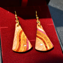 画像をギャラリービューアに読み込む, ピアス 扇形 赤|曲寄木 JuJu(マガリヨセギ ジュジュ)