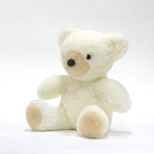 画像をギャラリービューアに読み込む, ムートンぬいぐるみ くま「ぐっど」 Mサイズ オフホワイト|NOBLE mouton&interor(ノーブル ムートンアンドインテリア)