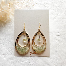 画像をギャラリービューアに読み込む, (ホワイト)蝶々の雫 イヤリング/ピアス|Apila(アピラ)