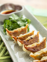 画像をギャラリービューアに読み込む, パクチーたっぷりの冷凍餃子|PAKUCISISTERS(パクチーシスターズ)