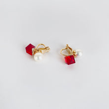 画像をギャラリービューアに読み込む, キューブクリスタルパールリバーシブルイヤリング|Kaava HELMI(カーヴァヘルミ)