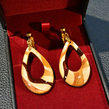 画像をギャラリービューアに読み込む, イヤリング 穴あき楕円 茶|曲寄木 JuJu(マガリヨセギ ジュジュ)