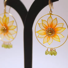 画像をギャラリービューアに読み込む, 向日葵とペリドット のピアス(イヤリング)|s.o.f.i. (ソフィー)