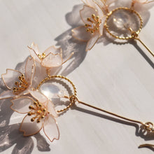 画像をギャラリービューアに読み込む, 桜とクォーツのピアス|s.o.f.i. (ソフィー)