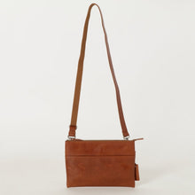 画像をギャラリービューアに読み込む, 【新入荷 トラベルシリーズ】オイルレザーサコッシュバッグ|leather laboratory( レザーラボラトリー)