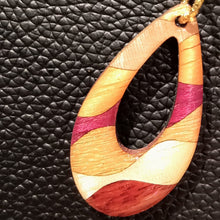 画像をギャラリービューアに読み込む, ピアス 穴あき楕円 赤|曲寄木 JuJu(マガリヨセギ ジュジュ)