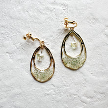 画像をギャラリービューアに読み込む, (ホワイト)蝶々の雫 イヤリング/ピアス|Apila(アピラ)