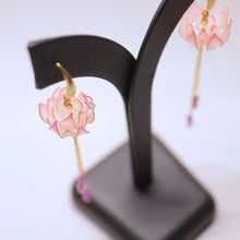 画像をギャラリービューアに読み込む, 蓮とルビー のピアス(イヤリング)|s.o.f.i. (ソフィー)