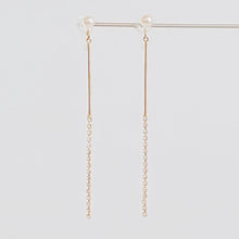 画像をギャラリービューアに読み込む, クリスタルレーンパールイヤリング|Kaava HELMI(カーヴァヘルミ)