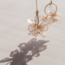 画像をギャラリービューアに読み込む, 桜とクォーツのピアス|s.o.f.i. (ソフィー)