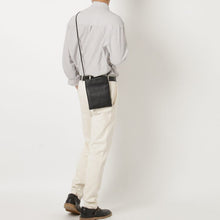 画像をギャラリービューアに読み込む, レザースマホ縦型ショルダー|leather laboratory( レザーラボラトリー)