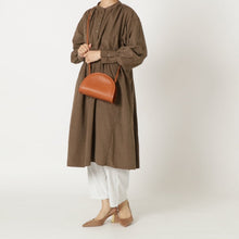 画像をギャラリービューアに読み込む, 本革半月型ショルダーバッグ|leather laboratory( レザーラボラトリー)