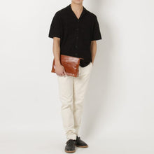 画像をギャラリービューアに読み込む, 【新入荷 トラベルシリーズ】オイルレザーサコッシュバッグ|leather laboratory( レザーラボラトリー)