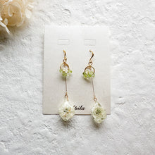 画像をギャラリービューアに読み込む, ホワイトスノーの雫 イヤリング/ピアス|Apila(アピラ)