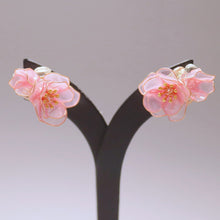 画像をギャラリービューアに読み込む, 梅とグリーンアメシストのピアス(イヤリング)|s.o.f.i. (ソフィー)