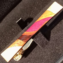 画像をギャラリービューアに読み込む, ネクタイピン 赤|曲寄木 JuJu(マガリヨセギ ジュジュ)