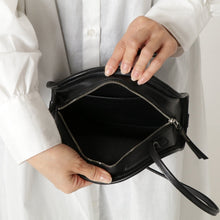 画像をギャラリービューアに読み込む, 本革半月型ショルダーバッグ|leather laboratory( レザーラボラトリー)