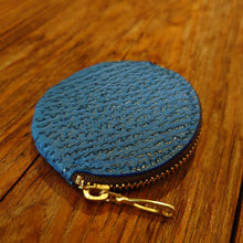 画像をギャラリービューアに読み込む, サメ革丸型マルチケース|AtelierShark(アトリエシャーク)