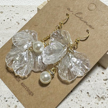 画像をギャラリービューアに読み込む, 花びらアシメオーロラピアス/イヤリング|a.line(エーライン)