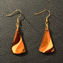 画像をギャラリービューアに読み込む, ピアス 扇形 茶|曲寄木 JuJu(マガリヨセギ ジュジュ)