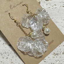 画像をギャラリービューアに読み込む, 花びらアシメオーロラピアス/イヤリング|a.line(エーライン)