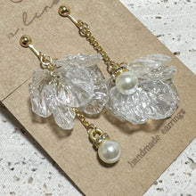 画像をギャラリービューアに読み込む, 花びらアシメオーロラピアス/イヤリング|a.line(エーライン)