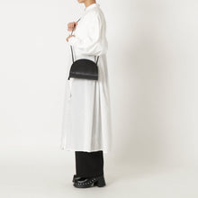 画像をギャラリービューアに読み込む, 本革半月型ショルダーバッグ|leather laboratory( レザーラボラトリー)