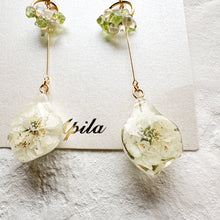 画像をギャラリービューアに読み込む, ホワイトスノーの雫 イヤリング/ピアス|Apila(アピラ)