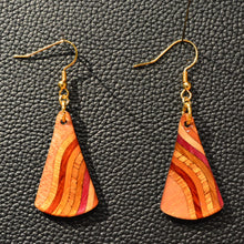 画像をギャラリービューアに読み込む, ピアス 扇形 赤|曲寄木 JuJu(マガリヨセギ ジュジュ)
