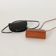 画像をギャラリービューアに読み込む, 本革半月型ショルダーバッグ|leather laboratory( レザーラボラトリー)