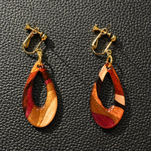 画像をギャラリービューアに読み込む, イヤリング 穴あき楕円 赤|曲寄木 JuJu(マガリヨセギ ジュジュ)